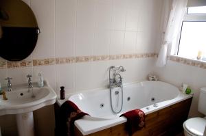 莱特尔摩乡村房屋酒店的一间浴室