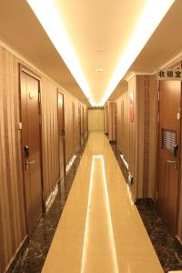 延吉韩世宾馆的长过道的建筑物的长走廊