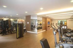 TIJUCA Atrium Top 3 Qts BEST LOCATION IN RIO的健身中心和/或健身设施