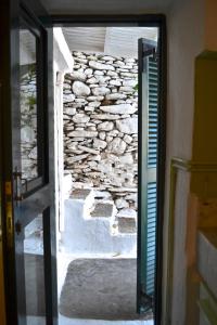 科里夏Hidesign Athens Traditional Stone House in Kea's Port的相册照片