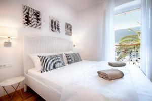 Seafront rooms Koluna客房内的一张或多张床位