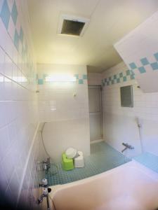 纳卡大雅旅馆的一间浴室