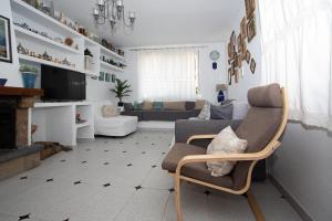卡沃内拉斯MOLINO 7的客厅配有沙发和椅子