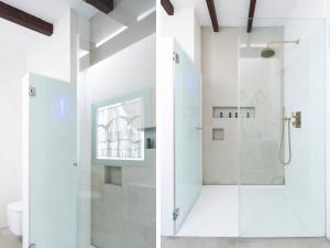 瓦伦西亚拉马斯博尼塔公寓的带淋浴的浴室和玻璃门