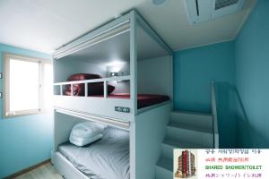 大邱中城旅舍客房内的一张或多张双层床