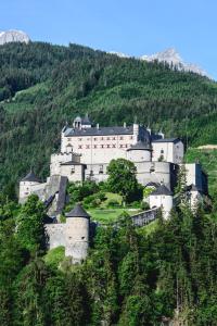 韦尔芬Der Burgblick-Adults Only的山顶上的大型城堡