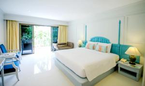 Krabi Tipa Resort - SHA EXTRA PLUS客房内的一张或多张床位