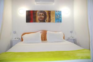 珊瑚礁海滩酒店客房内的一张或多张床位