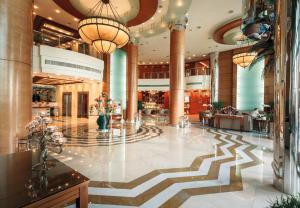 迪拜阿拉穆如瑞士酒店大厅或接待区