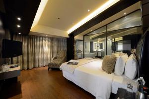 Sun-n-Sand Mumbai Juhu Beach客房内的一张或多张床位