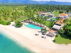 丹戎Anema Wellness Villa & Spa Gili Lombok - Diving Center PADI的享有海滩空中美景和度假胜地