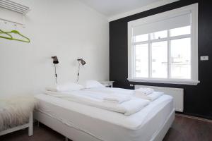 Apótek Guesthouse客房内的一张或多张床位
