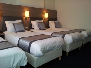 阿姆斯特丹音乐会酒店的酒店客房的四张床位