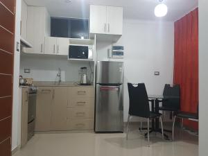 Nino´s Residence Departamentos VIP Amoblados的厨房或小厨房