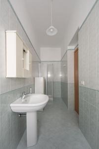 Residenza Piccolo Uliveto的一间浴室