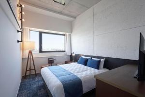 川崎国王天际东急REI酒店客房内的一张或多张床位