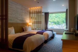 云仙九州酒店客房内的一张或多张床位