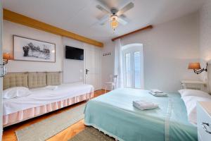 米拉海滨旅馆客房内的一张或多张床位