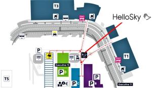菲乌米奇诺罗马机场哈罗斯盖空调酒店的公路交汇处图