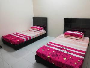 J&P Homestay Sibu客房内的一张或多张床位