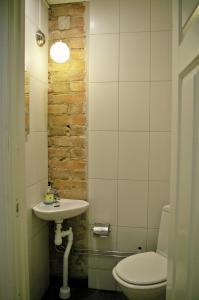 万德乌普萨拉格酒店的一间浴室
