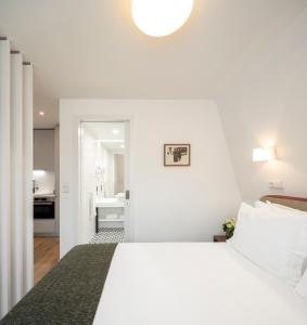 里斯本服务式公寓 - 希亚多埃门达客房内的一张或多张床位