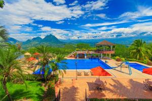 拉平塔达Real Dinastía的山景度假游泳池