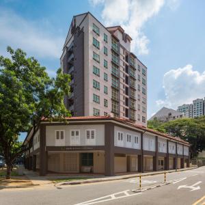 新加坡Park Avenue Robertson的街道拐角处的高楼