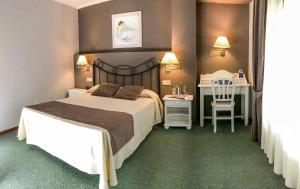 Hotel Spa Bosque mar客房内的一张或多张床位