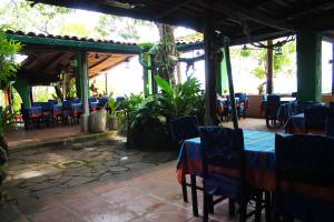La Posada de Suchitlan餐厅或其他用餐的地方