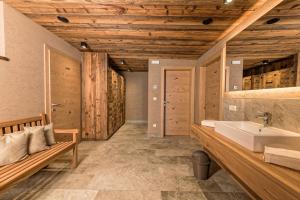 Mountain Lodge Prennanger的一间浴室