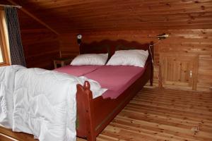 Røldalstunet Overnatting客房内的一张或多张床位