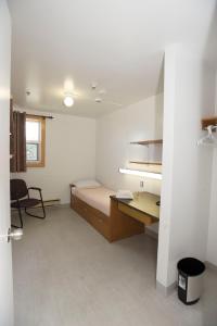 格兰富尔堪坡斯萨莫青年旅舍客房内的一张或多张床位