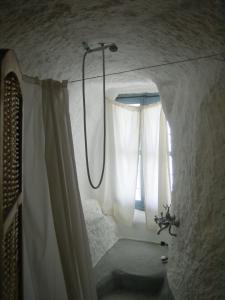 Cueva El Ermitano的一间浴室
