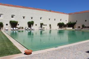 Convento das Bernardas AZ内部或周边的泳池