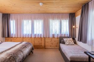 Hôtel Alpina - Swiss Ski & Bike Lodge Grimentz客房内的一张或多张床位