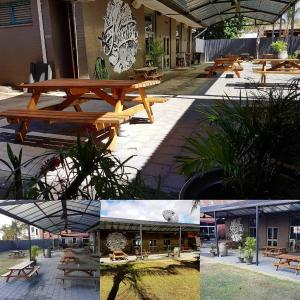 MooraJunction Hotel Moora的一组野餐桌在建筑前