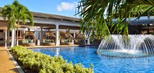 蓬塔卡纳加泰罗尼亚全包酒店内部或周边的泳池
