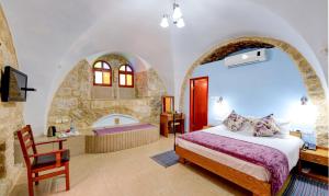 达累斯萨拉姆斯蒂阿齐扎酒店客房内的一张或多张床位
