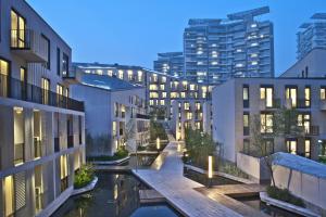 深圳深圳半山壹棠服务公寓的建筑设计,建筑设计,公寓楼,带游泳池