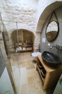 Hermanas Relais - trulli luxury的一间浴室