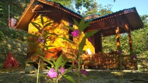 武吉拉旺Riverside Nature Bungalow - Namo Samsah Jungle Paradise的相册照片