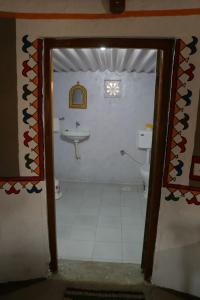 Banni Village Stay的一间浴室