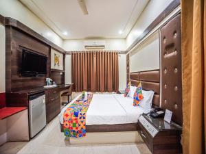 FabHotel Santoor Geeta Bhawan Square客房内的一张或多张床位