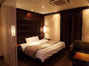 Hotel Cuna Kyoto Love Hotel客房内的一张或多张床位
