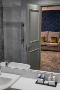 华美达诺丁汉市中心酒店的一间浴室