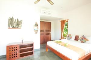 Bali Mynah Villas Resort客房内的一张或多张床位