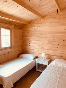 Casas de Maderas Wooden Cabin客房内的一张或多张床位