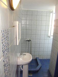 阿克罗蒂里酒店的一间浴室