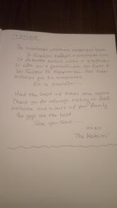 伊勒奥那斯吉欧格拉缇斯套房酒店的手写的纸上手写的手写字母